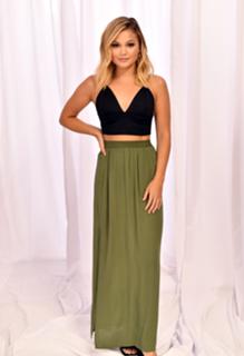 Olivia Holt feet photo thumbnail