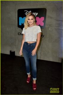 Olivia Holt feet photo thumbnail