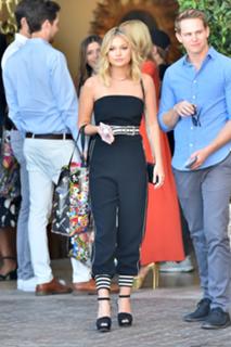 Olivia Holt feet photo thumbnail