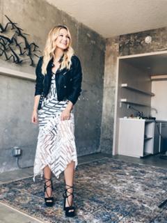 Olivia Holt feet photo thumbnail
