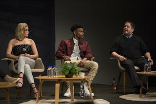 Olivia Holt feet photo thumbnail
