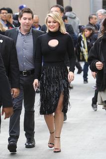 Olivia Holt feet photo thumbnail
