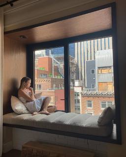 Olivia Holt feet photo thumbnail