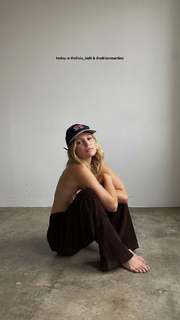 Olivia Holt feet photo thumbnail