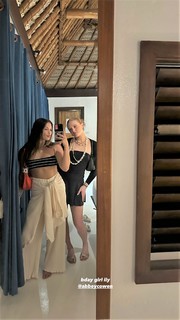 Olivia Holt feet photo thumbnail