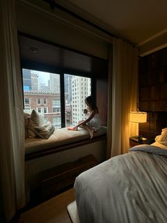 Olivia Holt feet photo thumbnail