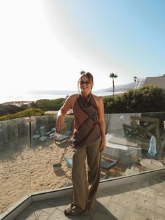 Olivia Holt feet photo thumbnail