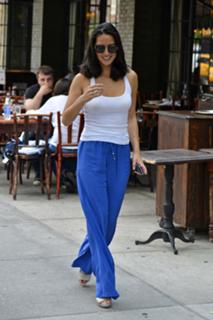 Olivia Munn feet photo thumbnail