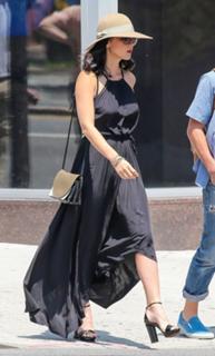 Olivia Munn feet photo thumbnail