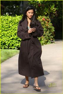 Olivia Munn feet photo thumbnail