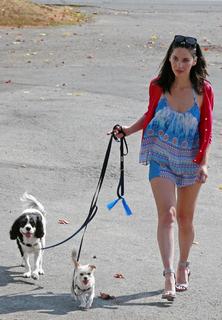 Olivia Munn feet photo thumbnail