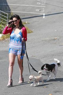 Olivia Munn feet photo thumbnail