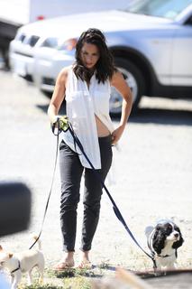 Olivia Munn feet photo thumbnail