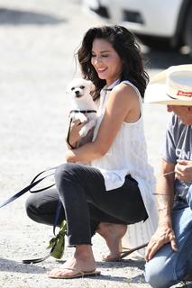 Olivia Munn feet photo thumbnail