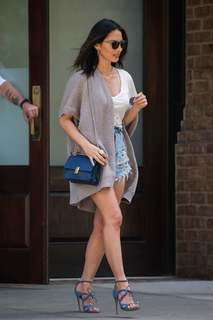 Olivia Munn feet photo thumbnail