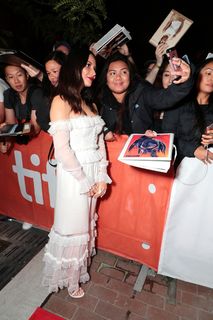 Olivia Munn feet photo thumbnail
