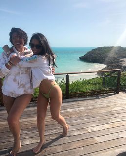 Olivia Munn feet photo thumbnail