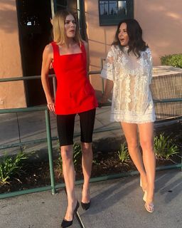 Olivia Munn feet photo thumbnail