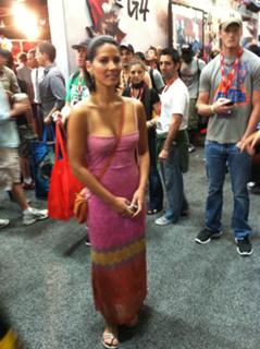 Olivia Munn feet photo thumbnail