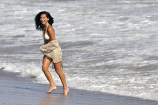 Olivia Munn feet photo thumbnail