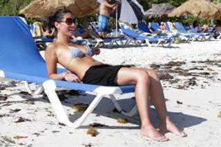 Olivia Munn feet photo thumbnail