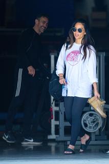 Olivia Munn feet photo thumbnail