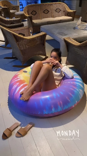 Olivia Munn feet photo thumbnail