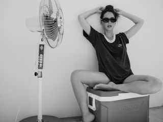 Olivia Munn feet photo thumbnail