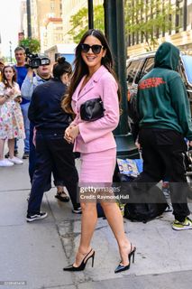 Olivia Munn feet photo thumbnail