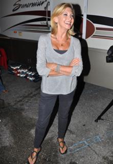 Olivia Newton-John feet photo thumbnail