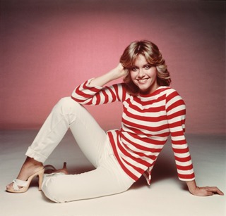 Olivia Newton-John feet photo thumbnail