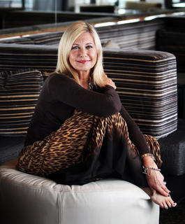 Olivia Newton-John feet photo thumbnail