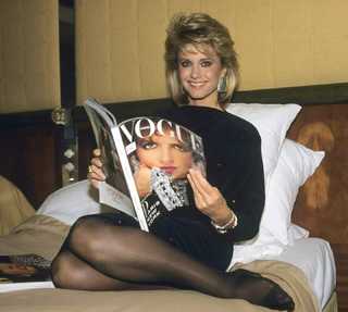Olivia Newton-John feet photo thumbnail