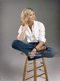 Olivia Newton-John feet photo thumbnail