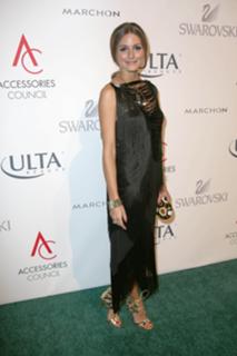 Olivia Palermo feet photo thumbnail