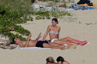 Olivia Palermo feet photo thumbnail