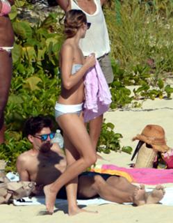 Olivia Palermo feet photo thumbnail