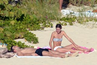 Olivia Palermo feet photo thumbnail