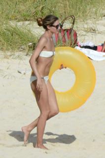 Olivia Palermo feet photo thumbnail