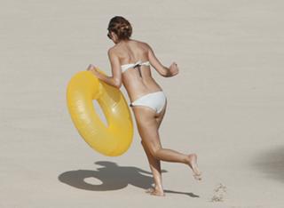 Olivia Palermo feet photo thumbnail