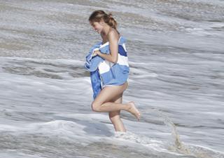 Olivia Palermo feet photo thumbnail