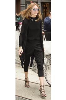 Olivia Palermo feet photo thumbnail