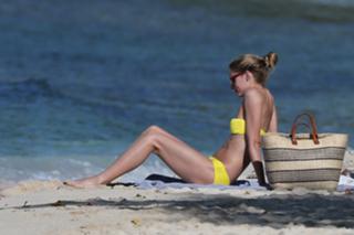 Olivia Palermo feet photo thumbnail