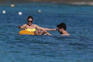 Olivia Palermo feet photo thumbnail