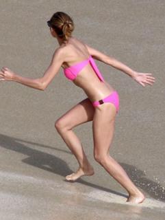 Olivia Palermo feet photo thumbnail