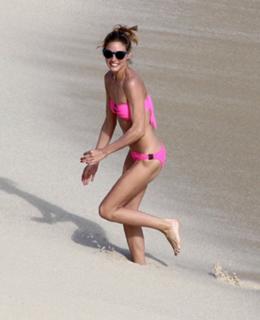 Olivia Palermo feet photo thumbnail