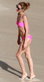 Olivia Palermo feet photo thumbnail