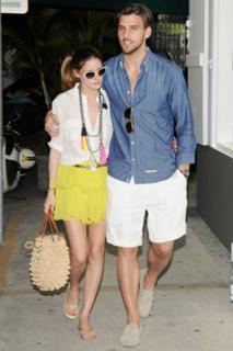 Olivia Palermo feet photo thumbnail