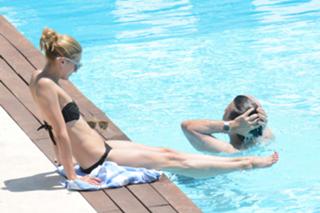 Olivia Palermo feet photo thumbnail