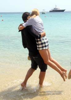 Olivia Palermo feet photo thumbnail